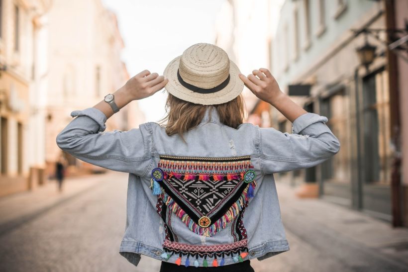 Το Boho Jacket επέστρεψε και τώρα είναι η ιδανική στιγμή για να το φορέσουμε