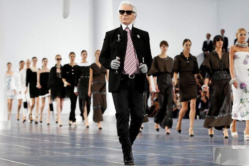 Karl Lagerfeld: «Η δουλειά μου είναι να αναδείξω στους ανθρώπους αυτό που δεν θα τολμούσαν να εκφράσουν οι ίδιοι»